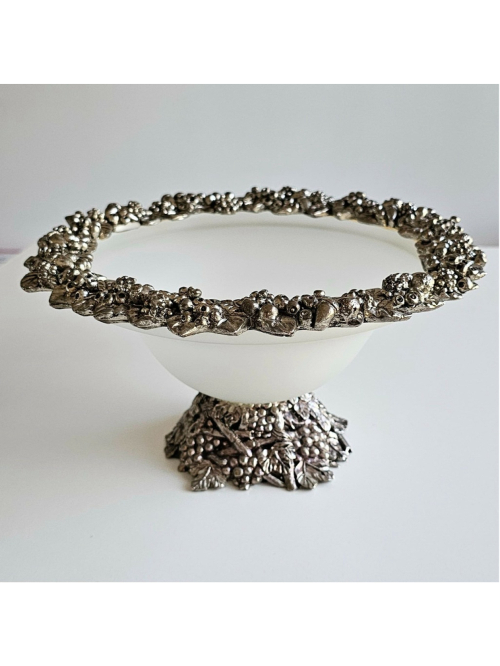 Vintage Arthur Court Grape Collection Frosted Glass Centerpiece Bowl Pedestal